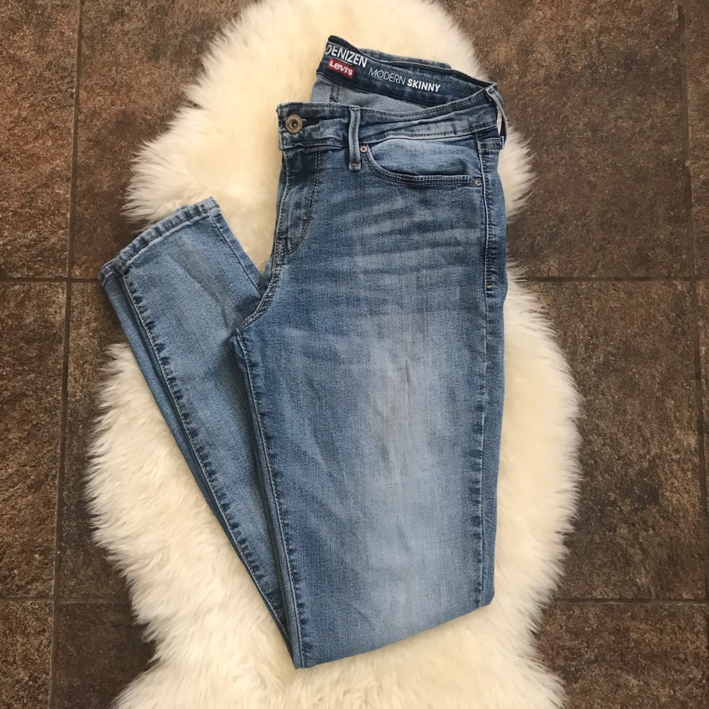 ❤️3 for $18❤️ LEVIS JEANS